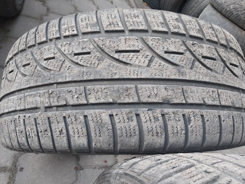 2 шины 245 40 R19. Докатать сезон.
