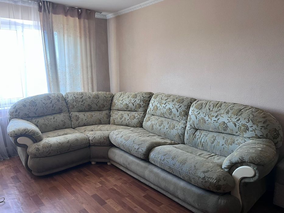 Срочно продаётся мягкий уголок,кресло