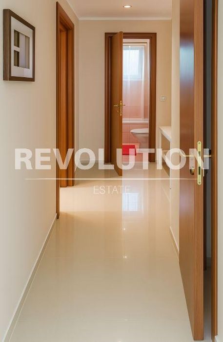 Тристаен апартамент в района на м-т Траката!