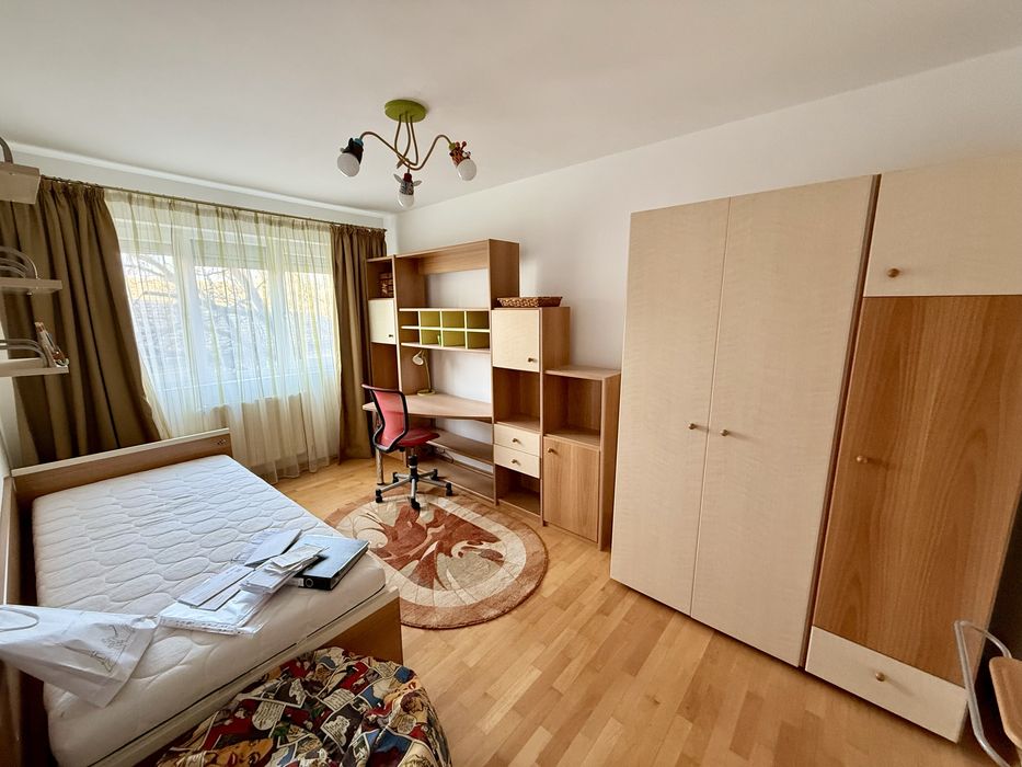 PROPRIETAR inchiriez apartament cu 4 camere, zona Circumvalatiunii