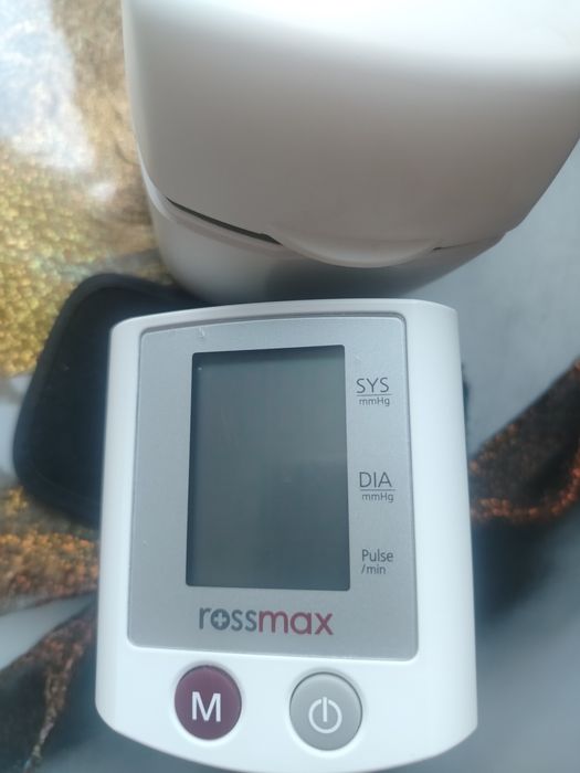 Продам тонометр на запястие