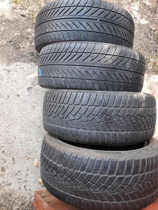 Продам шины 245/45/18 фильда