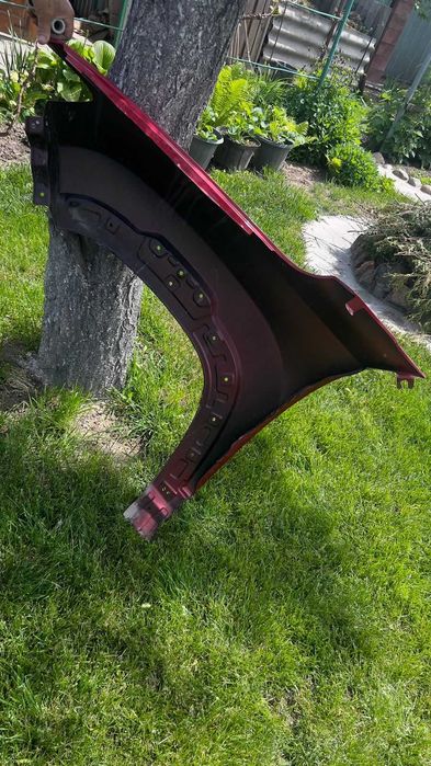 Продам крыло переднее правое