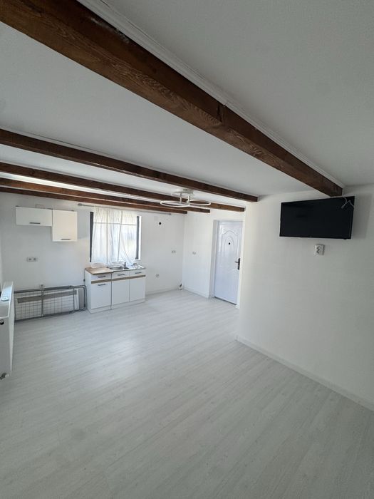 5 spatii comerciale/ Rusidava