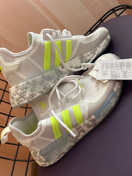 Продават се маратонки Оригинални ADIDAS  39 1/2.Внос от Чужбина.