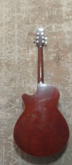 Продам гитару стала ненужна