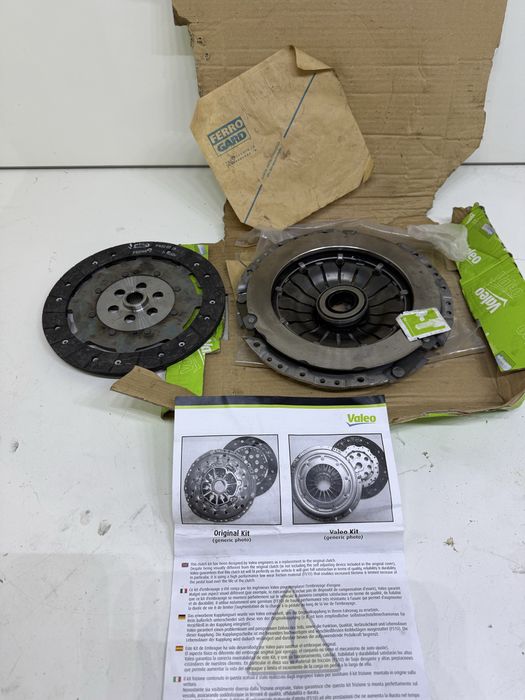 Чисто нов съединител Valeo 826712 Audi A3 Golf 5 Passat B6 Octavia 2