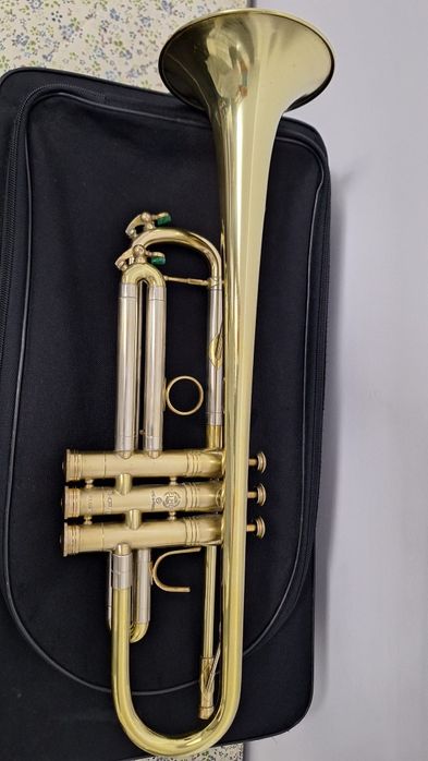 Vând trompetă Selmer Chorus J80