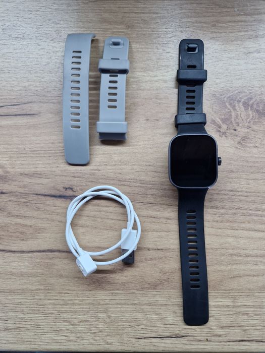 Смарт часовник Xiaomi Watch 4