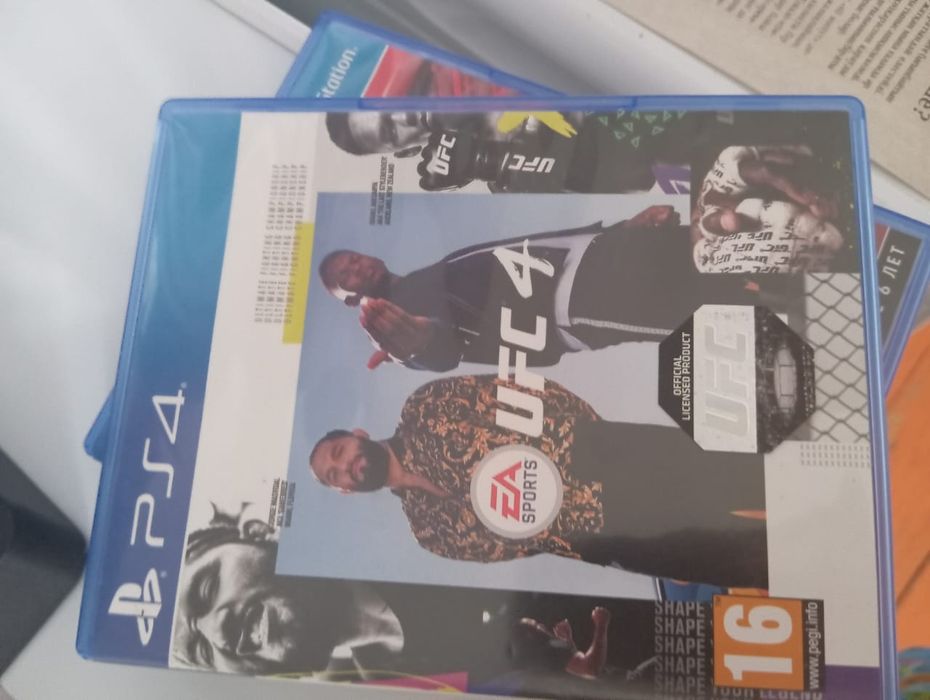 Плейстейшен 4 продаю