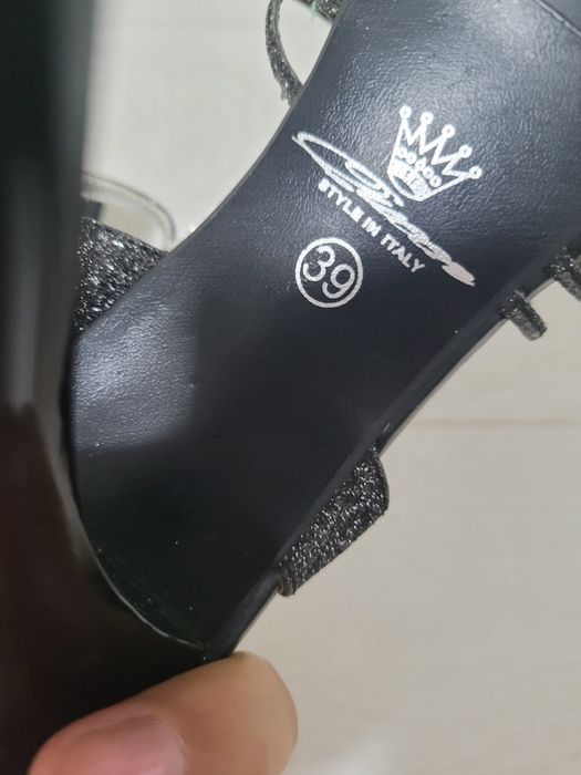 Продам босоножки