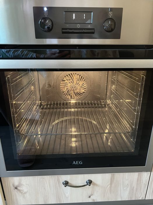 Фурна за вграждане AEG
