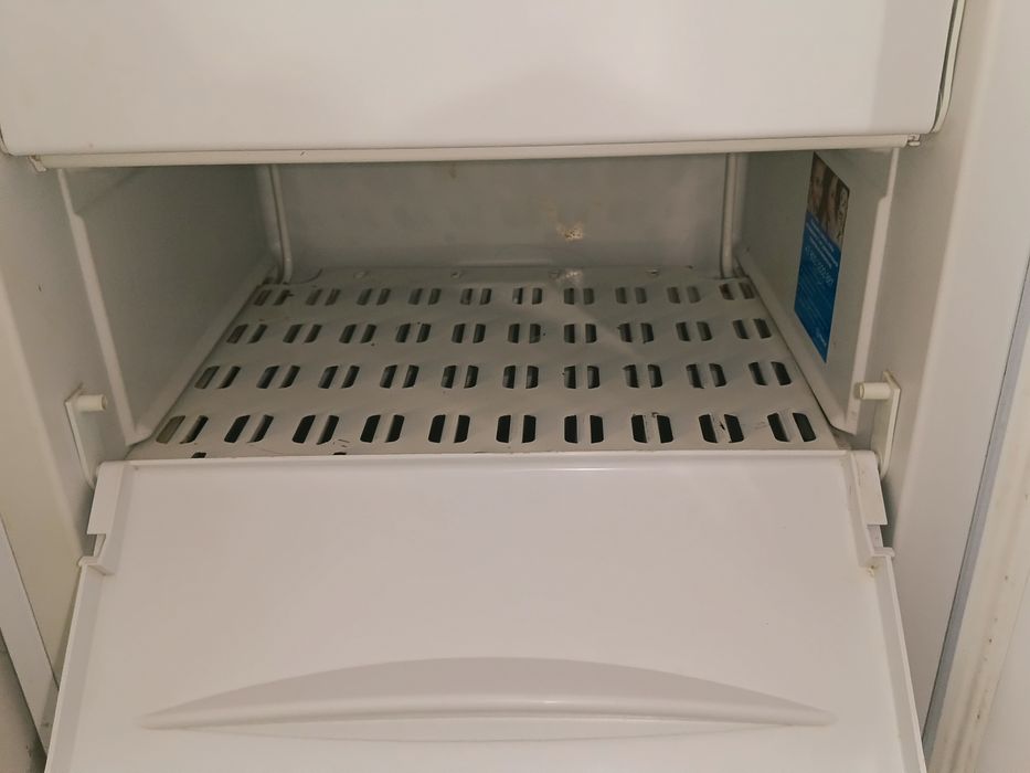 Морозильник indesit SFR 100 белый
