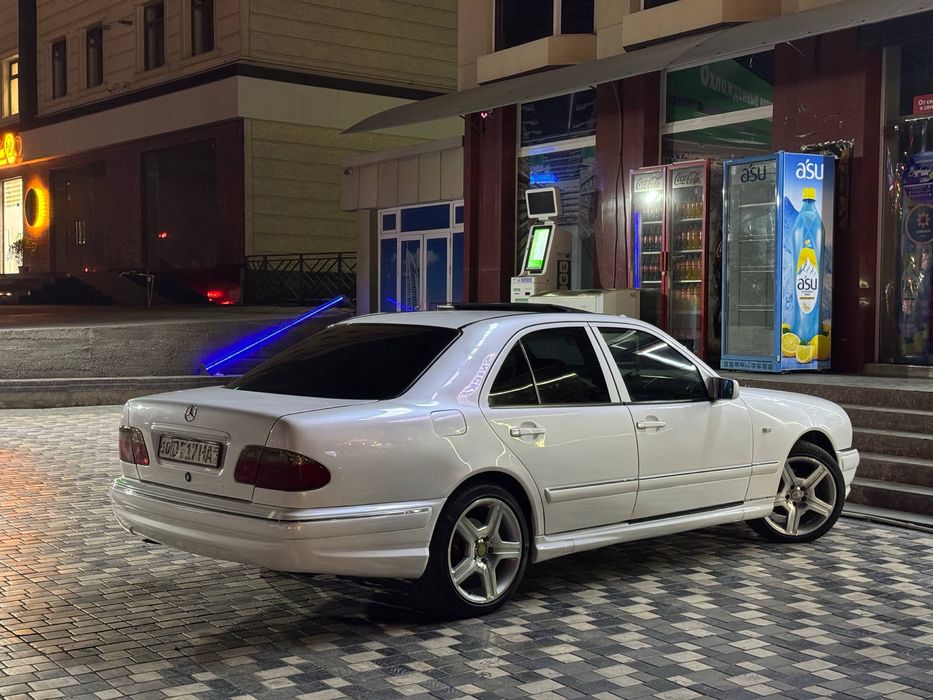 Mercedes-Benz W210 E280