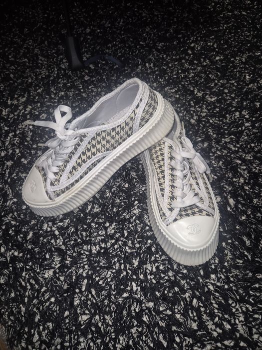 Moschino чехли N41 и Chanel N40 сникърси