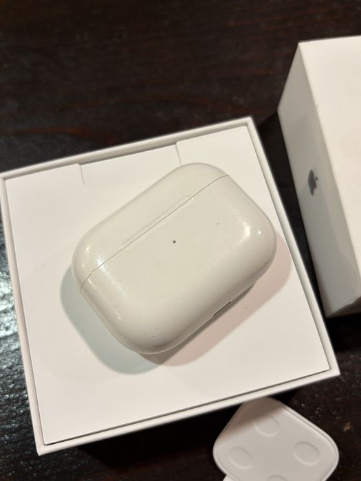 Apple AirPods Pro (прочети описанието)