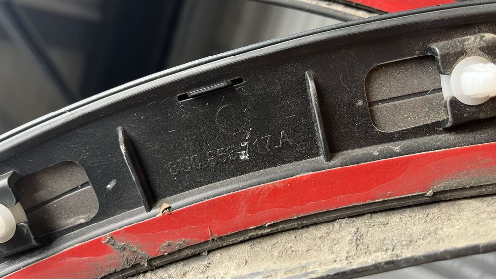 Предни лява и дясна вежди Audi Q3 (2011-2018)