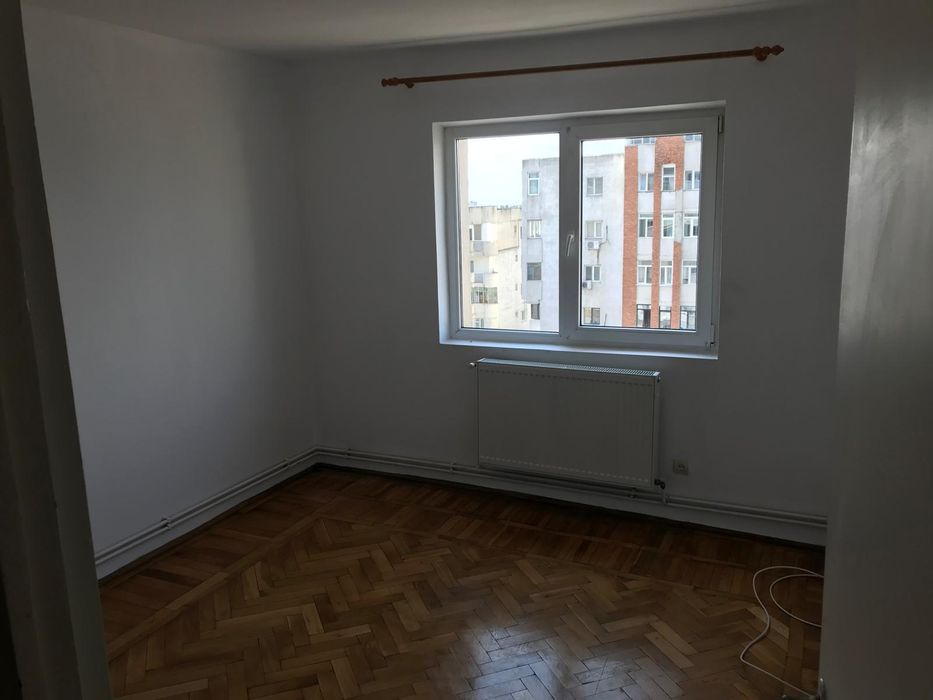 Închiriez apartament 3 camere zona centrala