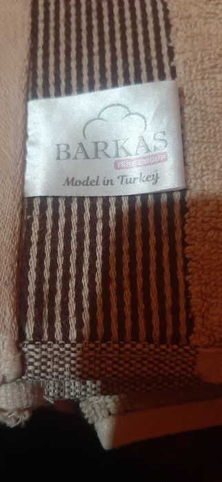 Полатенца банные 4 шт.в отличном состояние пользывалась один два раза.