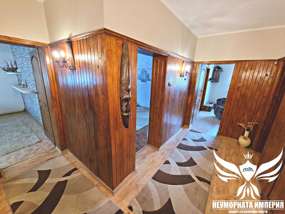 Продавам триетажна къща РЗП 366кв. с 351кв.м. двор в гр.Асеновград