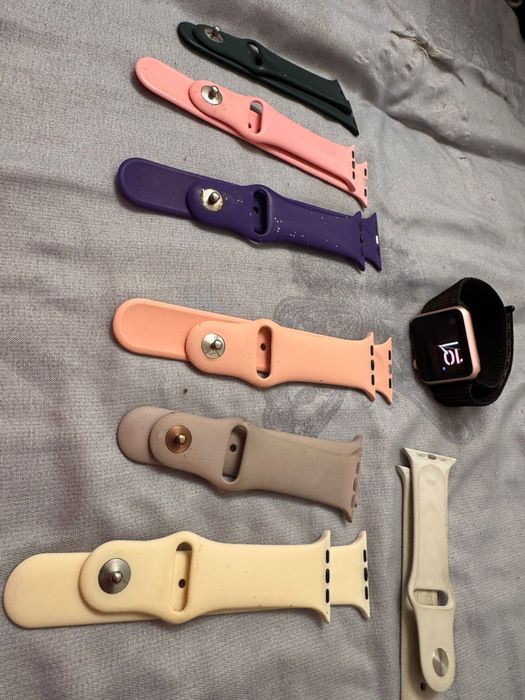 Продам Apple watch 3 series в подарок 7 ремешков