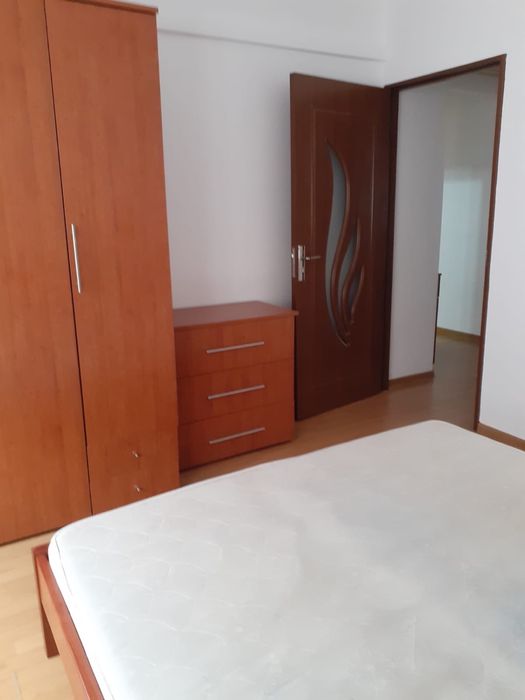Inchiriez apartament