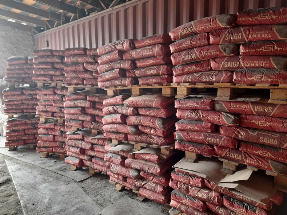 Цемент, балласт, песок, отсев, щебень.