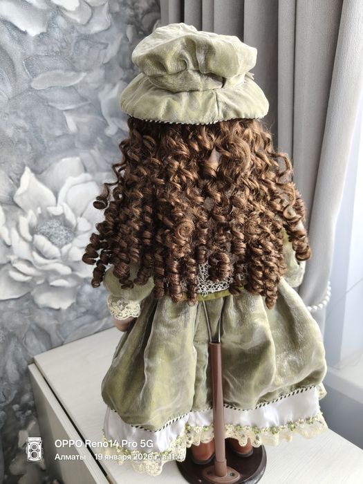 Кукла коллекционая