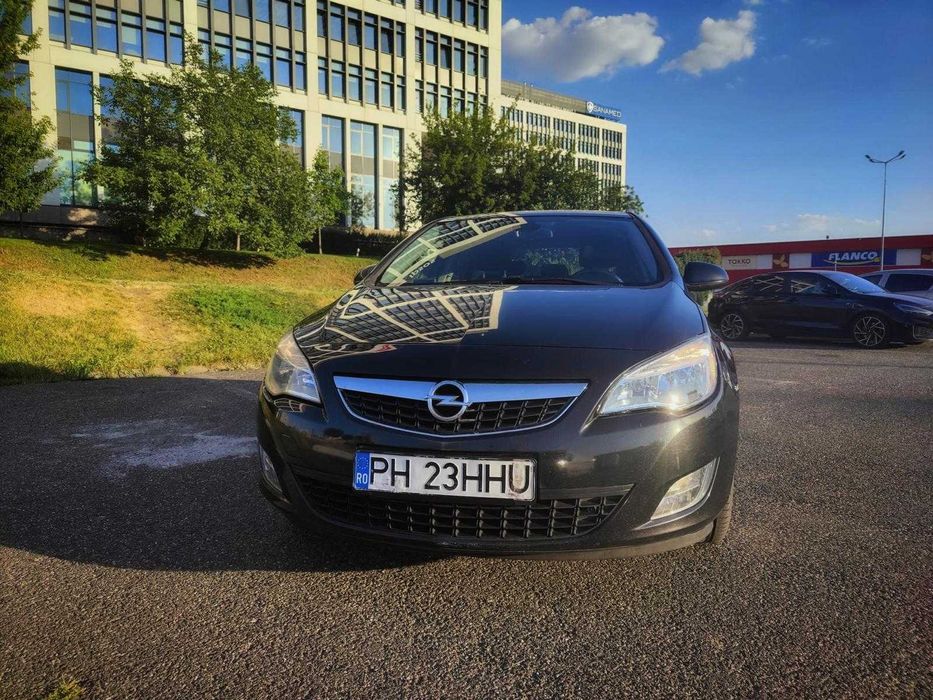 Opel Astra J 2012 *achizitionata Romania *carte service *pret neg
