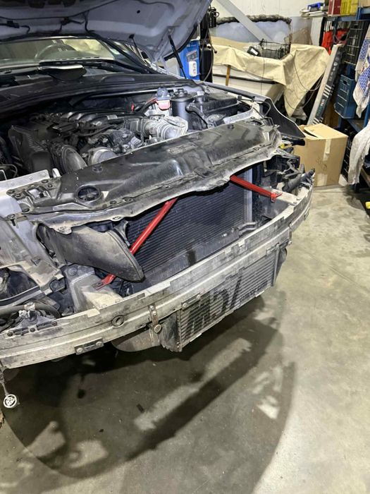 Челен кулер с пътища за бмв е60