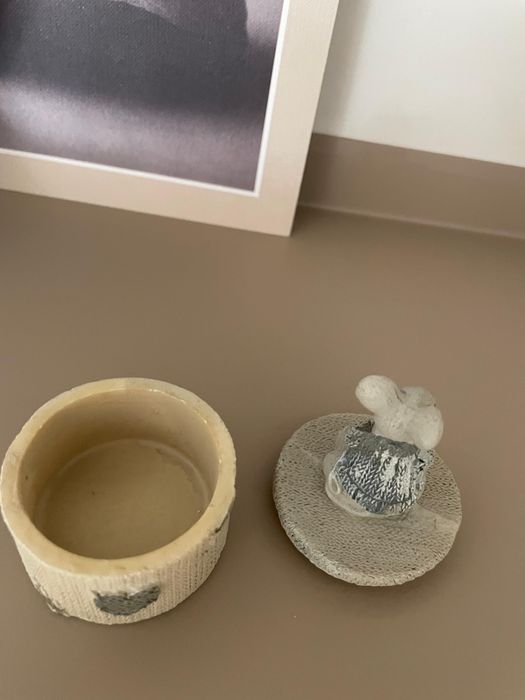 Cutiuta de mici dimensiuni pt bijuterii (inele) / cutiuta de mot bebe