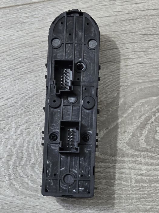 Buton geam electric stânga față Alfa Romeo Giulietta 940