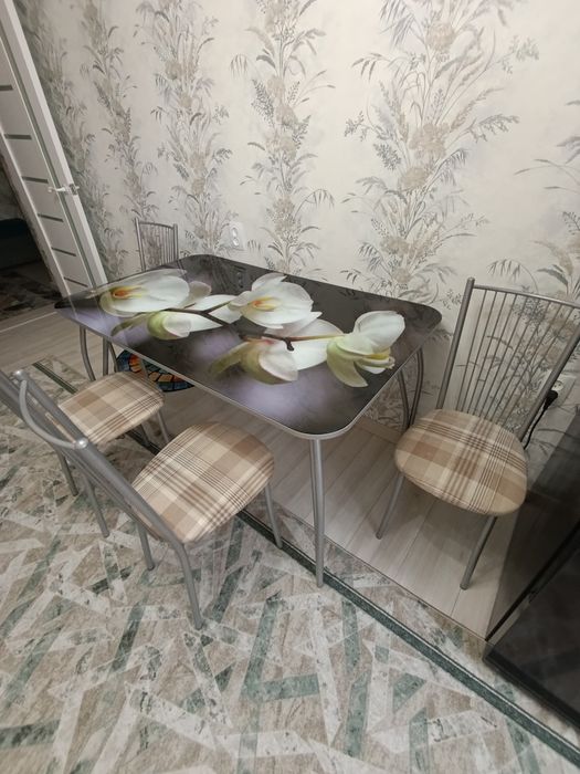 Продам кухонный стол