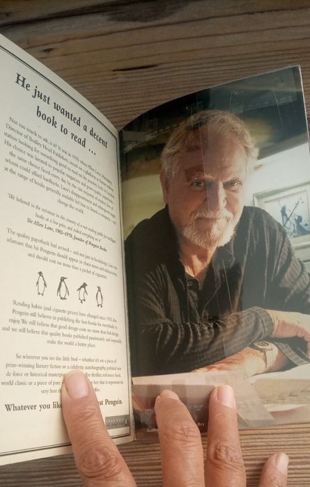 Продам книгу на английском
