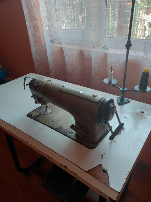 Masina de cusut electric