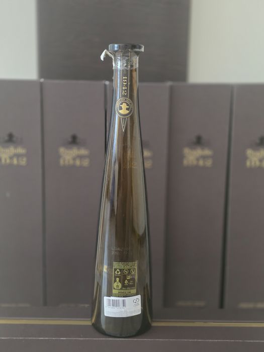 Lot 6 sticle goale Don Julio 1942 cu cutii originale - decor / bar