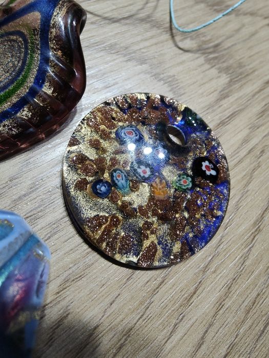 Lot pandantive sticlă. Murano