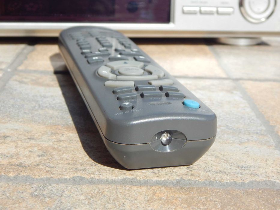 DVD player LG DVD-3000E cu cabluri SCART si audio (fabricat pt UK)
