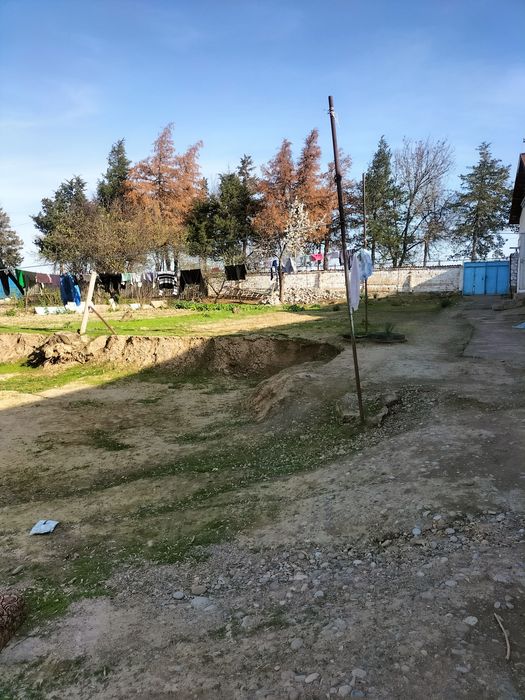 Uy sotiladi 12 sotixli.  Qibrayda