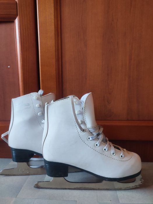 Продаются фигурные коньки