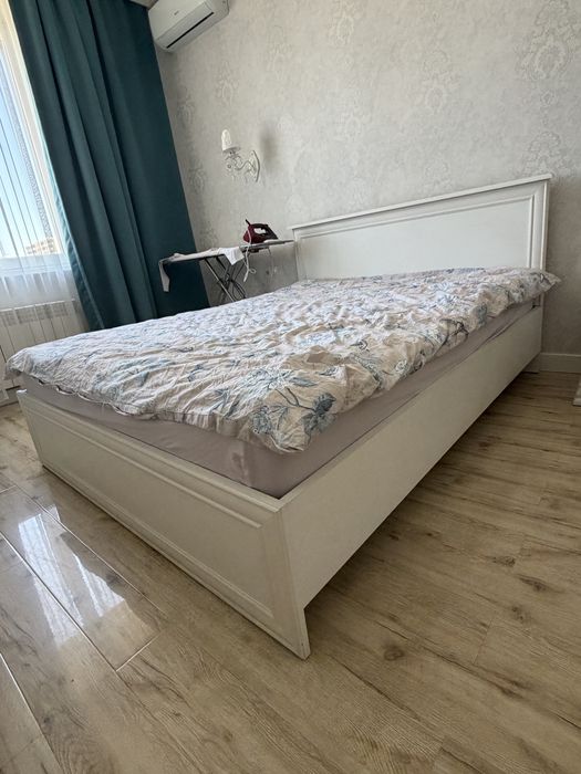 Кровать б/у размером 160х200