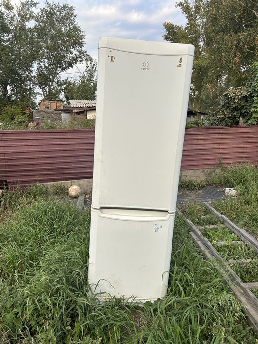 Продам холодильник не работает