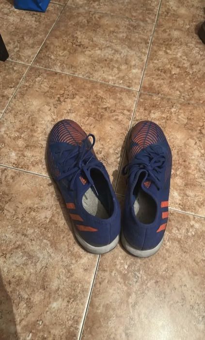 Продам футзалки adidas