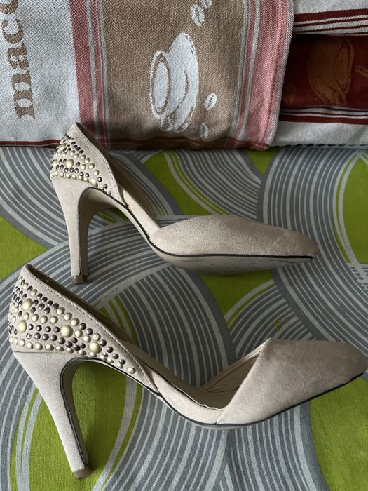 Дамски официални обувки с ток