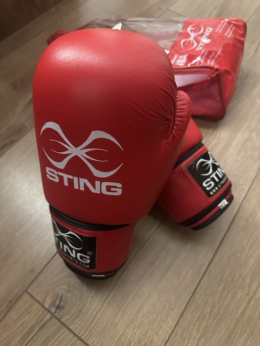 Боксерские перчтаки Sting