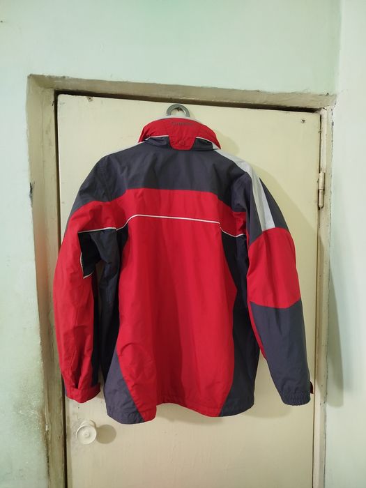 Продам columbia куртку.