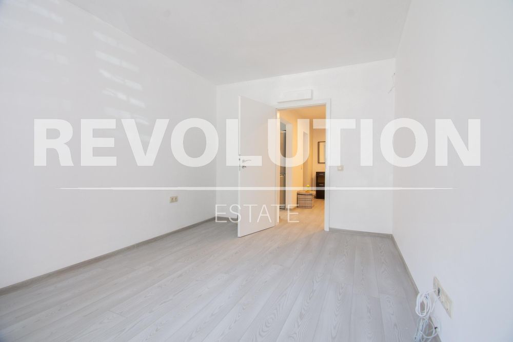 Дава се под наем Тристаен апартамент в София, Витоша - 94 кв.м за 715 € - Снимка #5