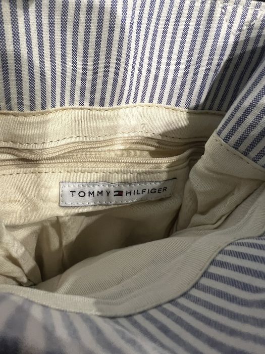 Малка чантичка,,Tommy Hilfiger”