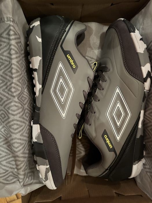 Стоножки за футбол UMBRO 44номер