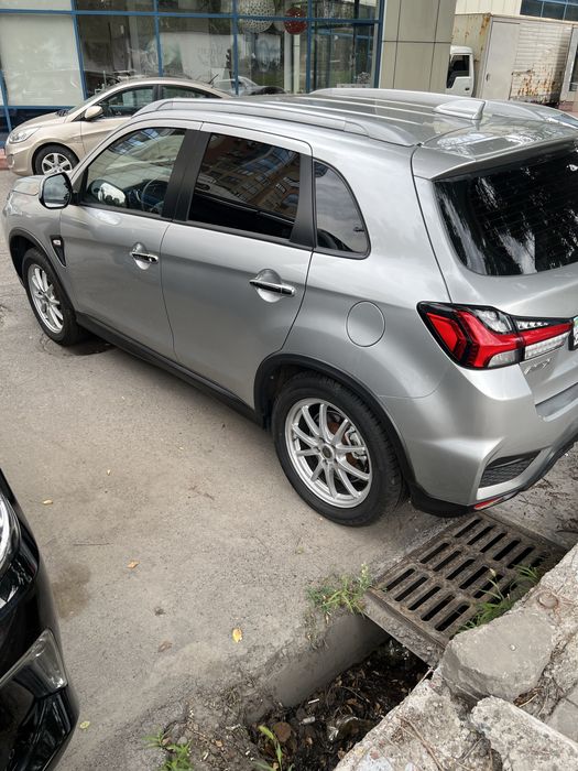 Мицубиси ASX 2023 года.